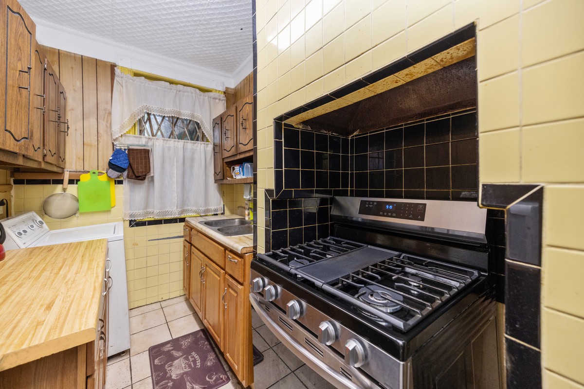 45 Cornelia Street Brooklyn, NY 11221 - Photo 8 of 9