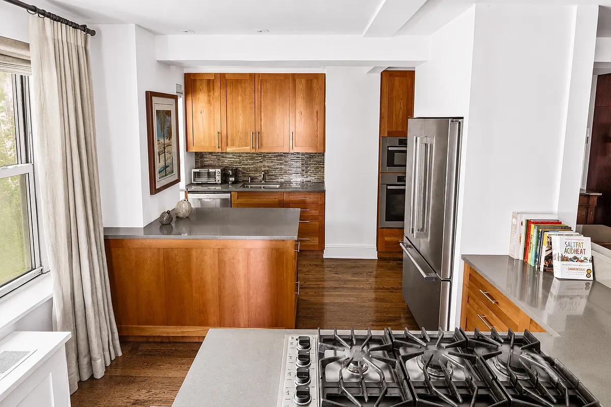 400 East 52nd Street, Unit 3J Manhattan, NY 10022 - Photo 3 of 14 Gallery Image 3