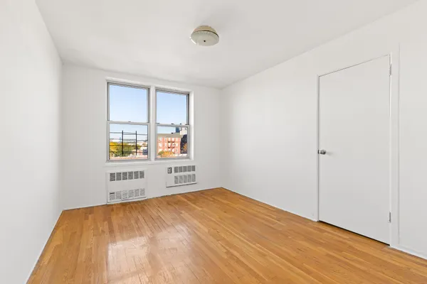 $525,000 | 770 Ocean Parkway, Unit 6F | Midwood