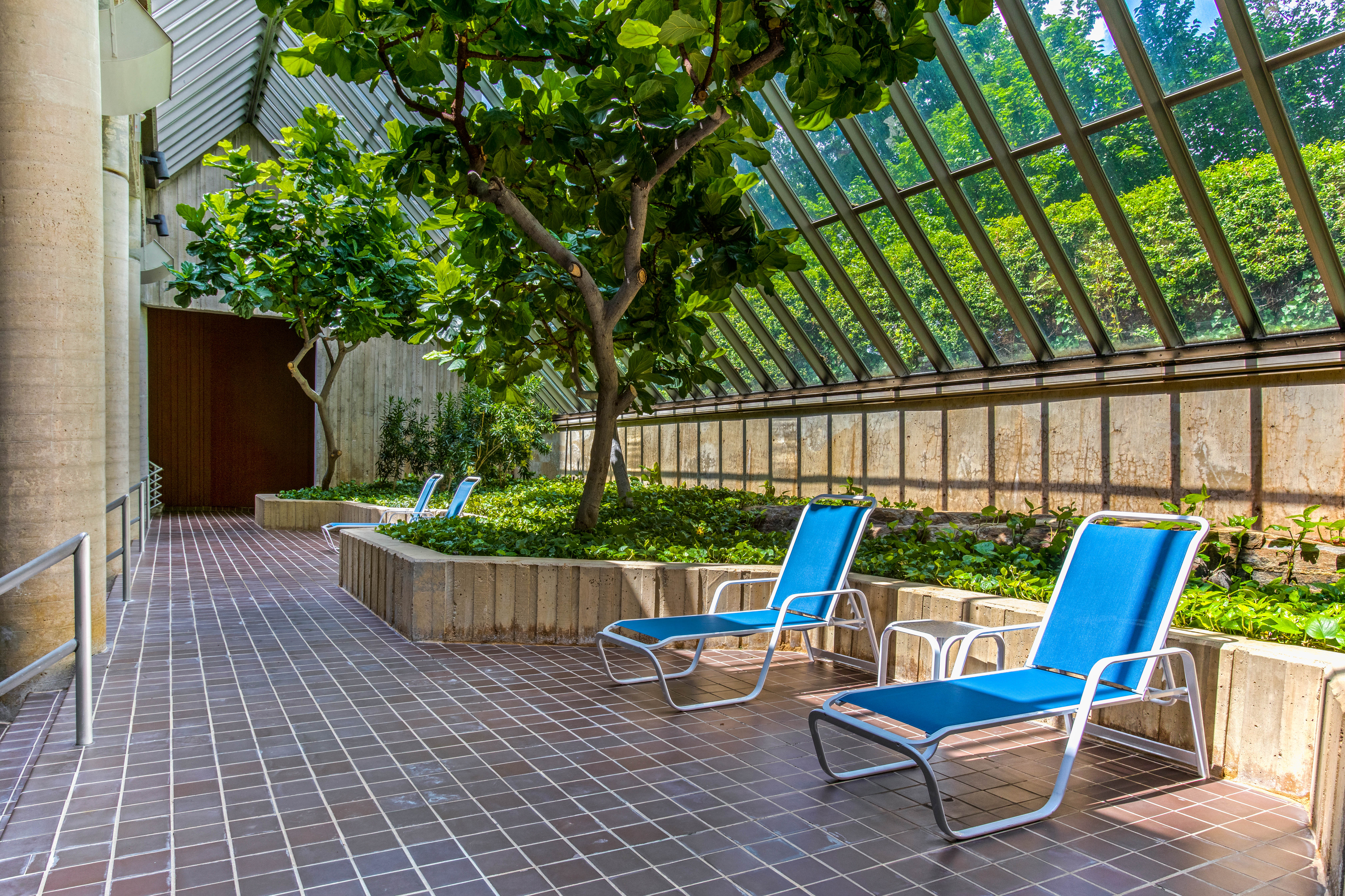 531 Main Street, Unit 509 Manhattan, NY 10044 - Photo 13 of 21 a view of sitting area with furniture