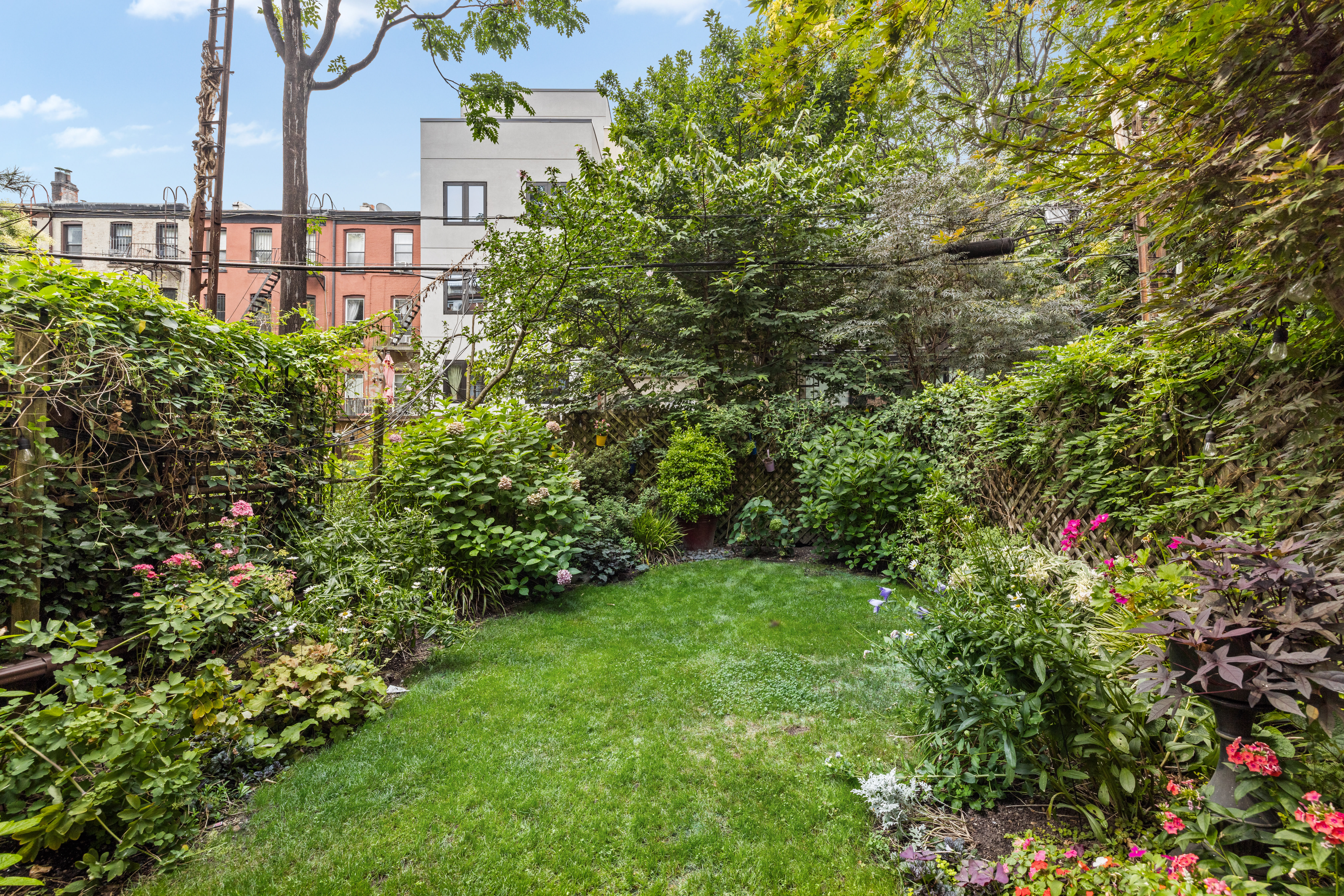 376 Bergen Street, Unit 1R Brooklyn, NY 11217 - Photo 10 of 10 a view of a large yard with plants and large trees