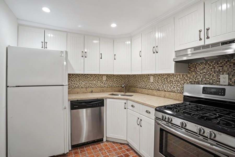 10 Benson Place, Unit 1A Manhattan, NY 10013 - Photo 4 of 11