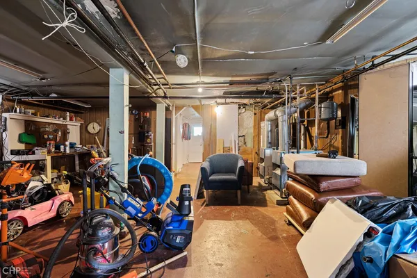 $1,200,000 | 2020 West Waveland Avenue, Chicago, IL 60618