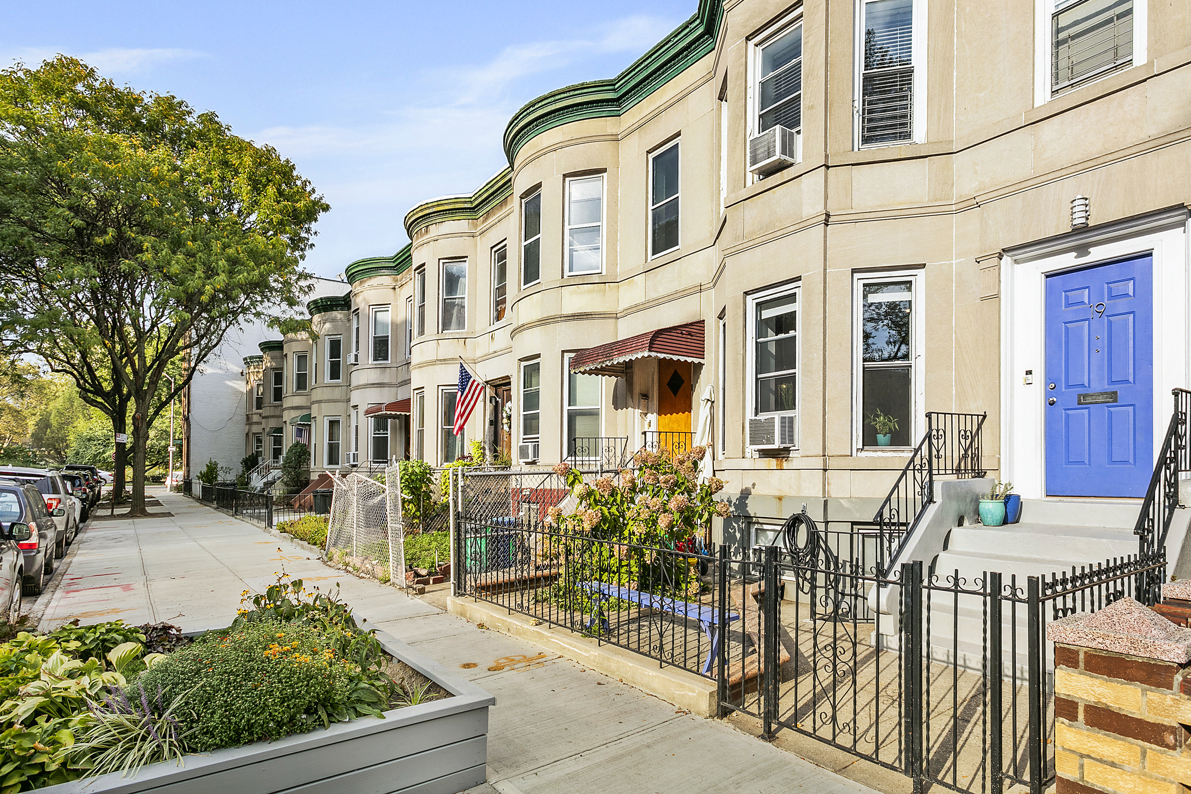19 East 10th St