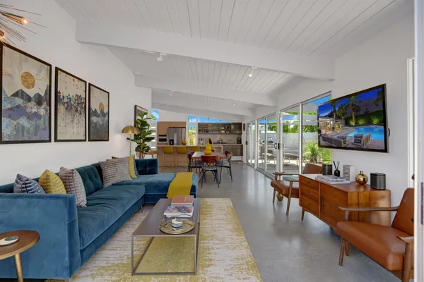 $1,075,000 | 406 East Desert Holly Circle, Palm Springs, CA 92262