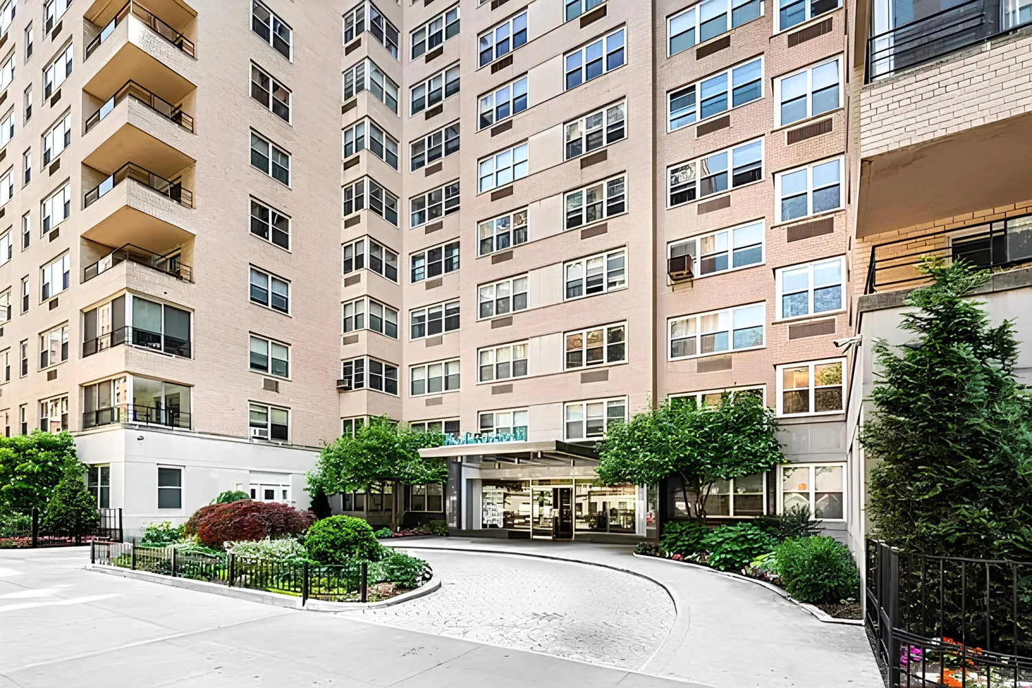 $775,000 | 11 5th Avenue, Unit 2W | Greenwich Village