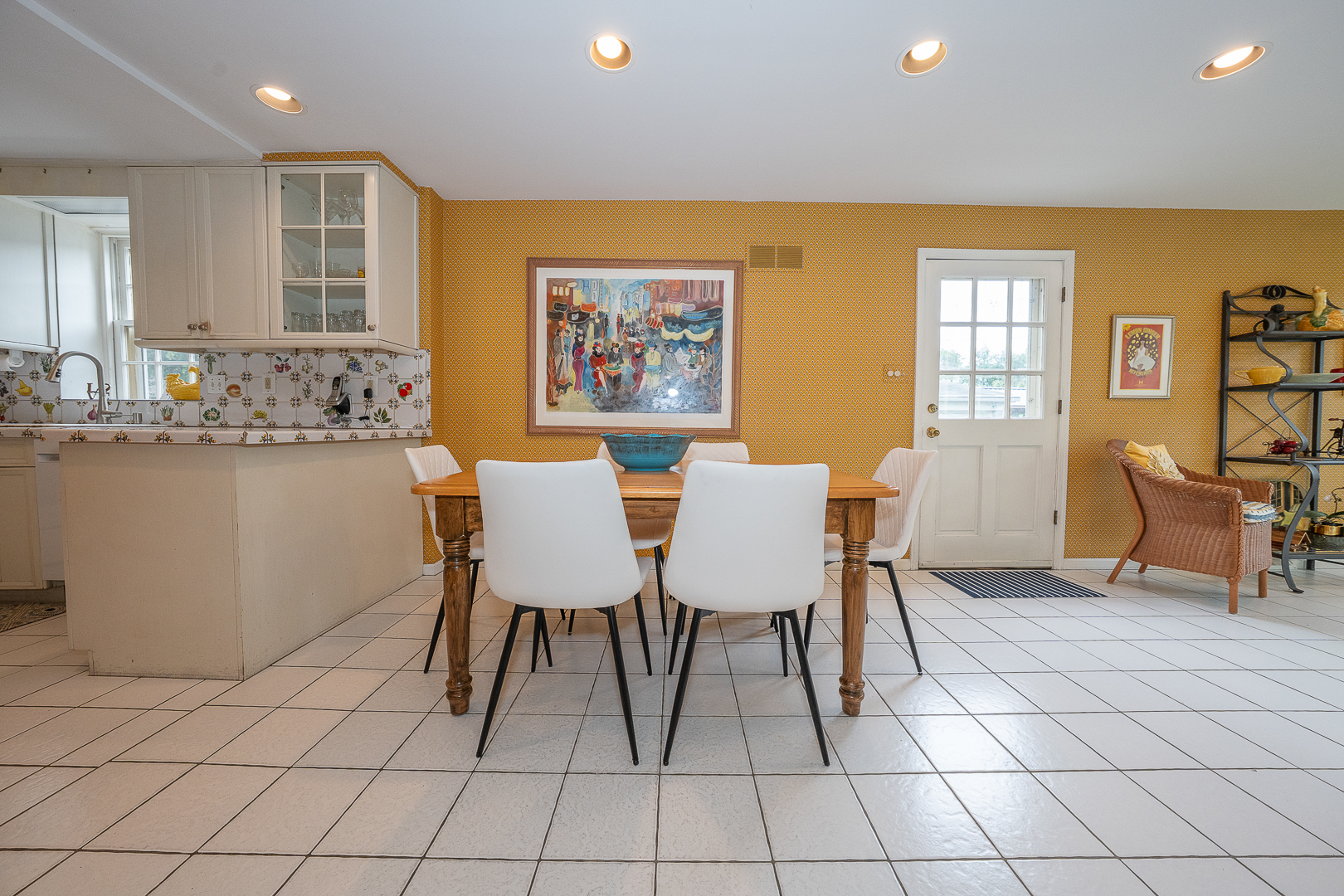 519 Mercer Road Merion Station, PA 19066 - Photo 18 of 58 a view of a dining room with furniture