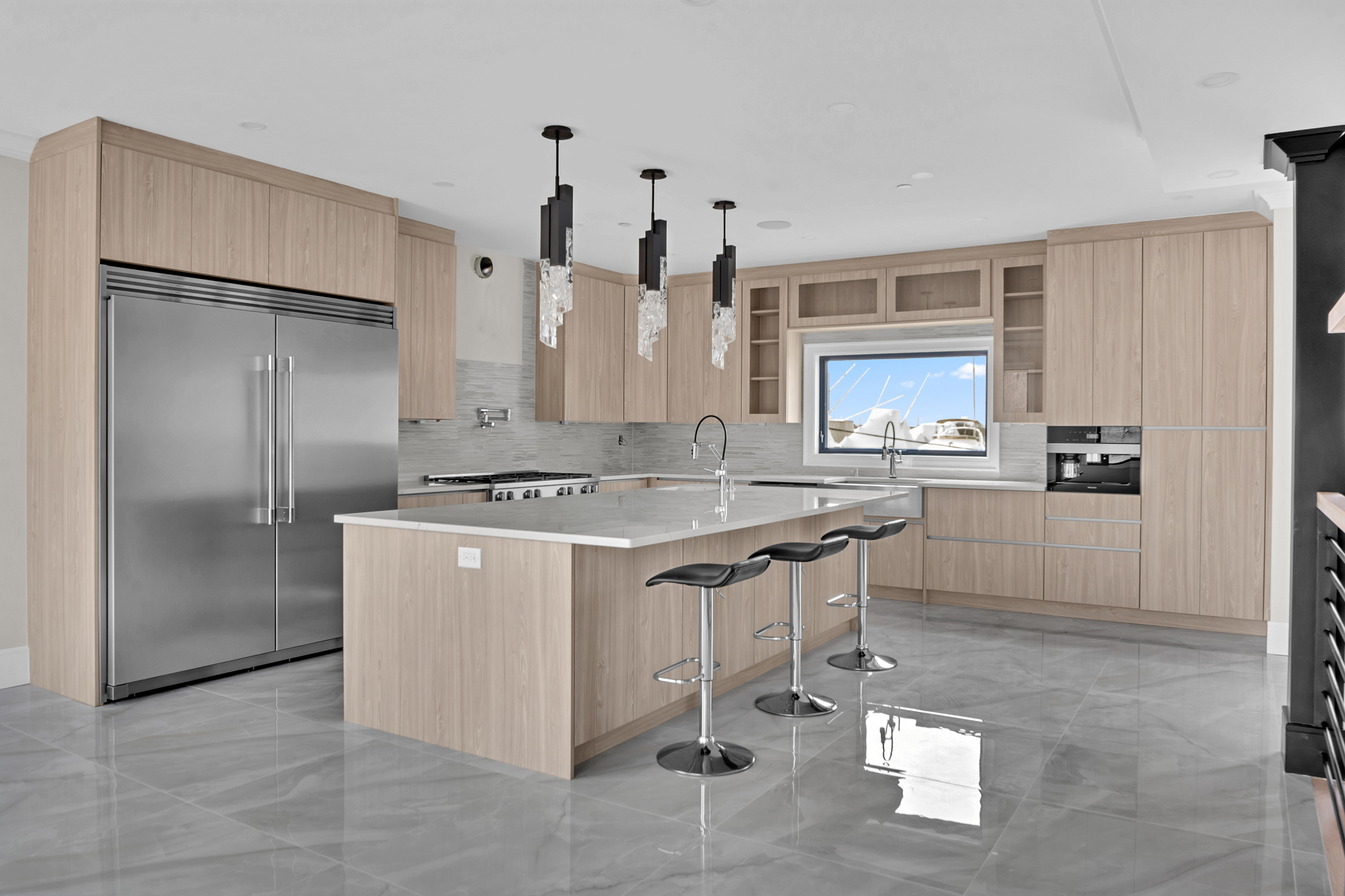 5 Osprey Court Staten Island, NY 10308 - Photo 8 of 50 a kitchen with kitchen island a sink stove and refrigerator