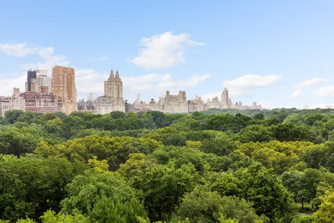 $2,695,000 | 128 Central Park South, Unit 13A | Central Park South
