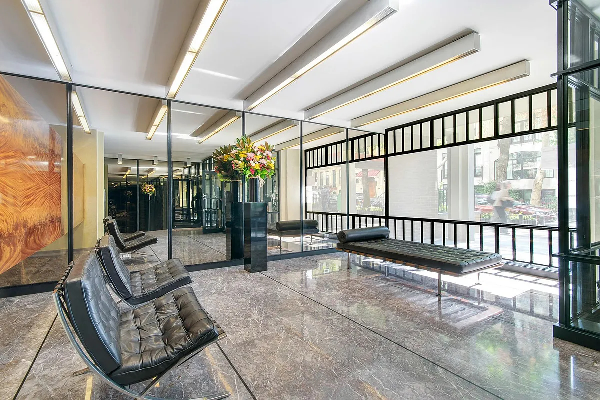 333 East 69th Street, Unit 10J Manhattan, NY 10021 - Photo 9 of 12 a view of an outdoor space