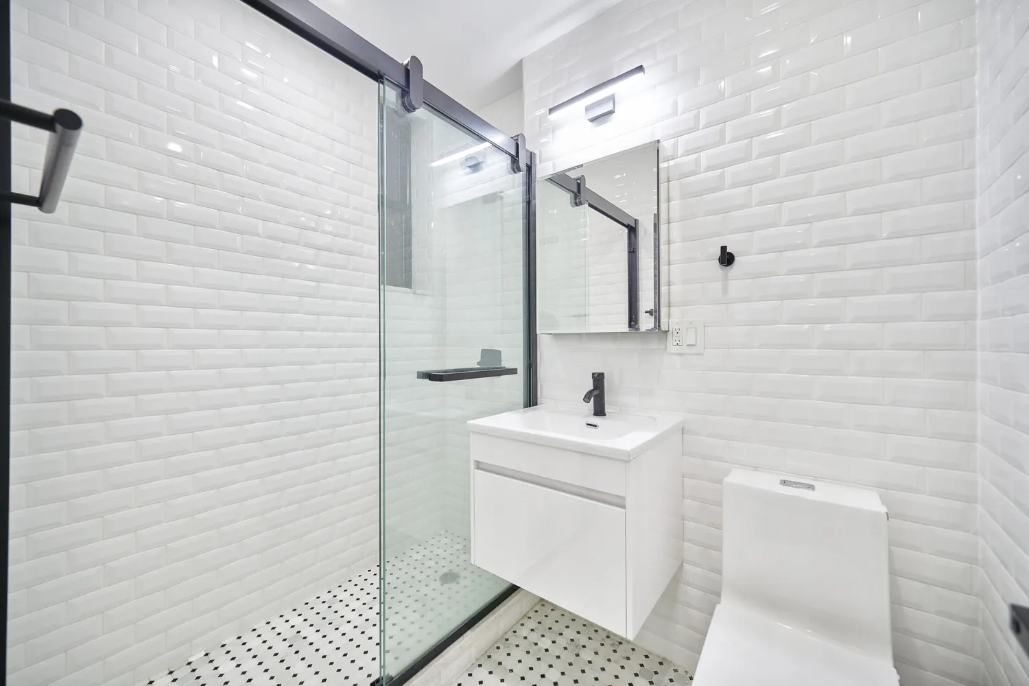 $6,995 | 723 11th Avenue, Unit 1 | Hell's Kitchen