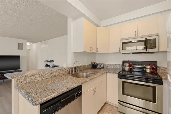 $495,000 | 1334 South Carmelina Avenue, Unit 1, Los Angeles, CA 90025