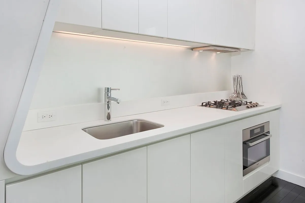123 Washington Street, Unit 44H Manhattan, NY 10006 - Photo 3 of 6 Gallery Image 3