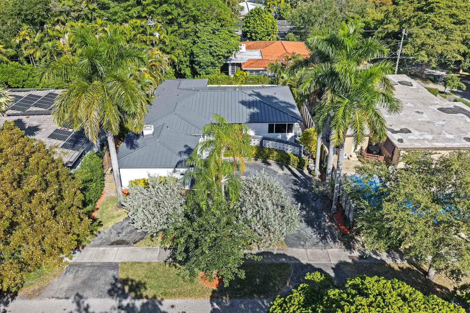 $2,595,000 | 218 Shore Drive South, Miami, FL 33133