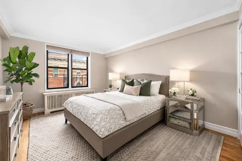 $1,550,000 | 350 Bleecker Street, Unit 6N | West Village