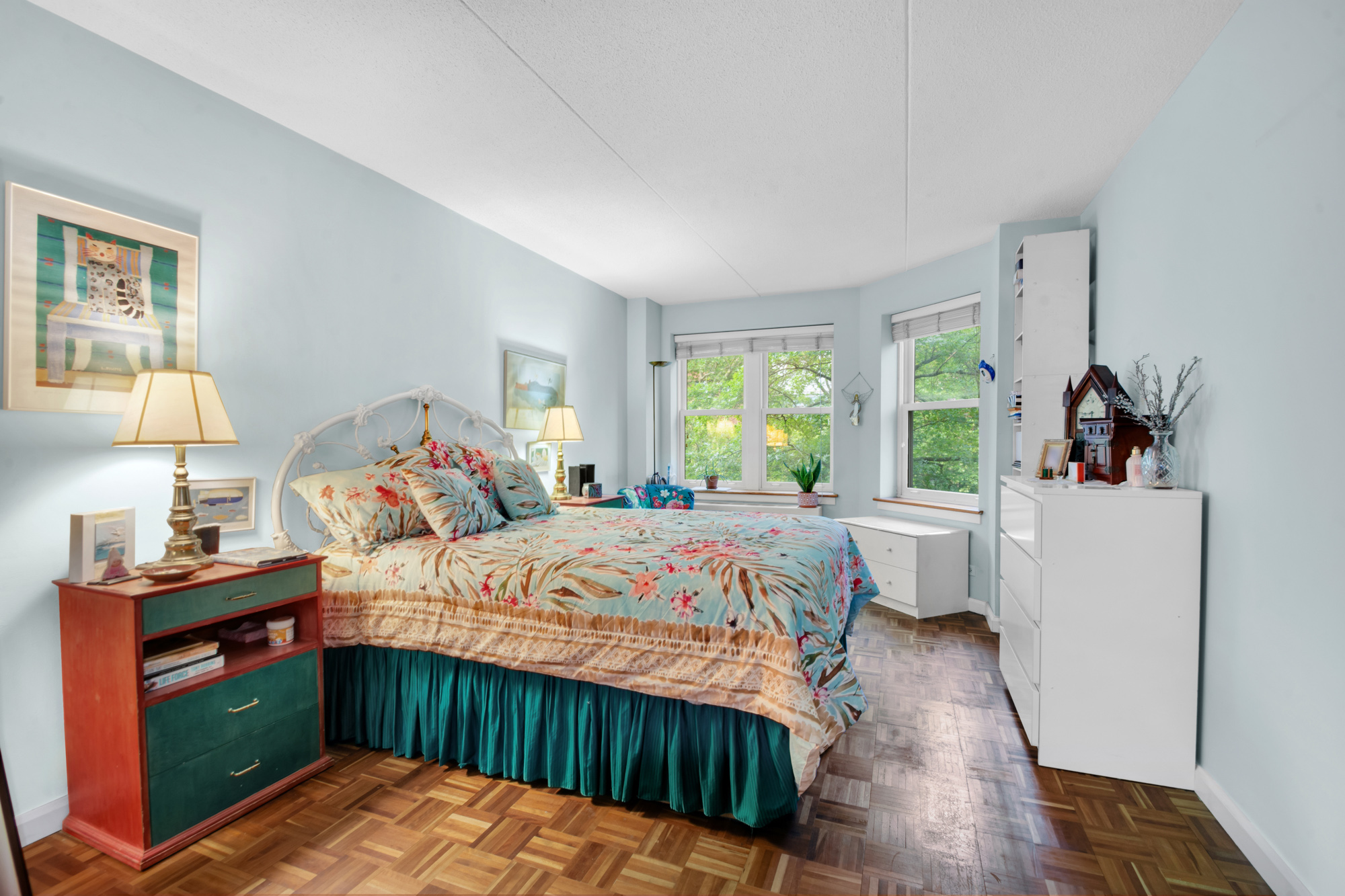 110 West 90th Street, Unit 3M Manhattan, NY 10024 - Photo 4 of 7 a bedroom with a bed and a window
