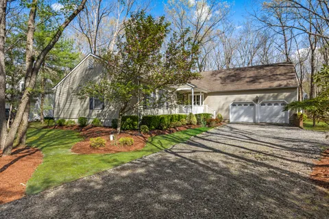 $685,000 | 2 Strafford Court, Medford, NJ 08055