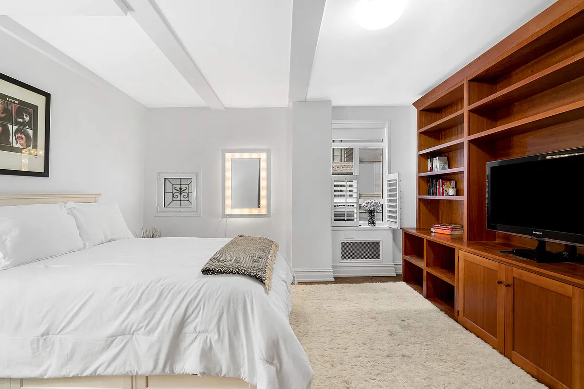 140 Riverside Drive, Unit 1C Manhattan, NY 10024 - Photo 8 of 12