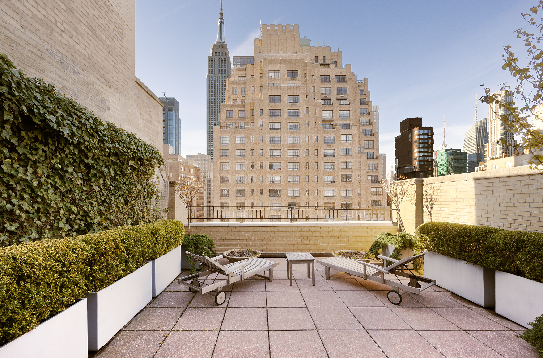 7 Park Avenue, Unit 41 Manhattan, NY 10016 - Photo 7 of 9 a building outdoor space with patio furniture