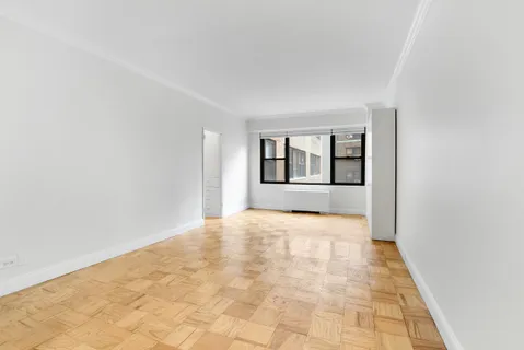 $455,000 | 305 East 40th Street, Unit 14V | Murray Hill