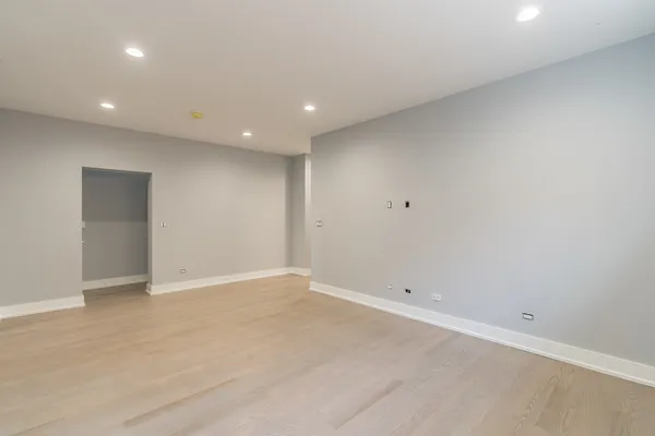 $739,900 | 731 West 17th Street, Unit 1E, Chicago, IL 60616