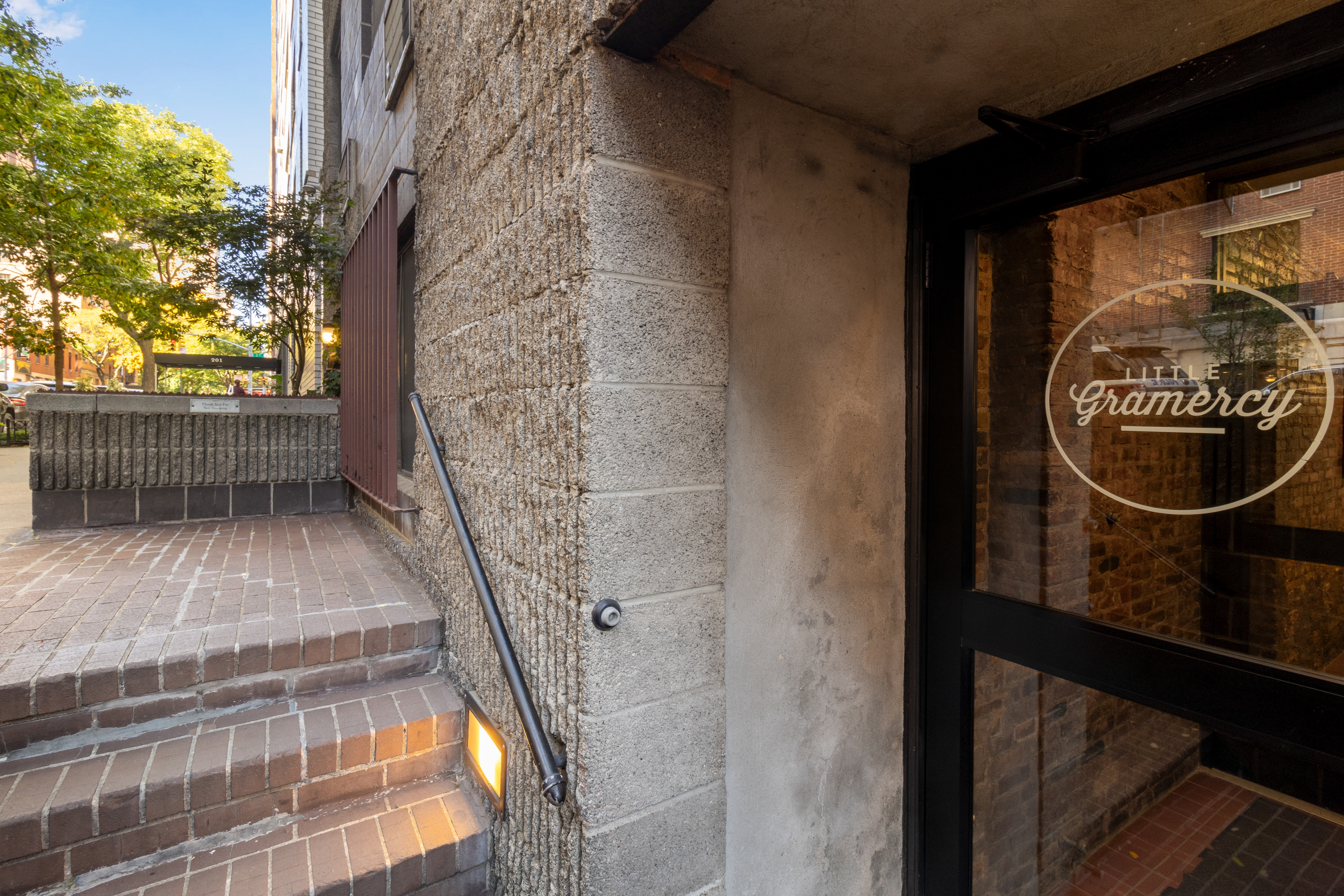 207 East 21st Street, Unit 6B Manhattan, NY 10010 - Photo 10 of 11 a picture of a bathroom with a small window
