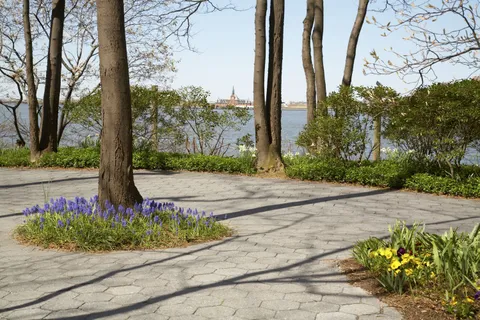 $550,000 | 2 South End Avenue, Unit 8E | Battery Park City