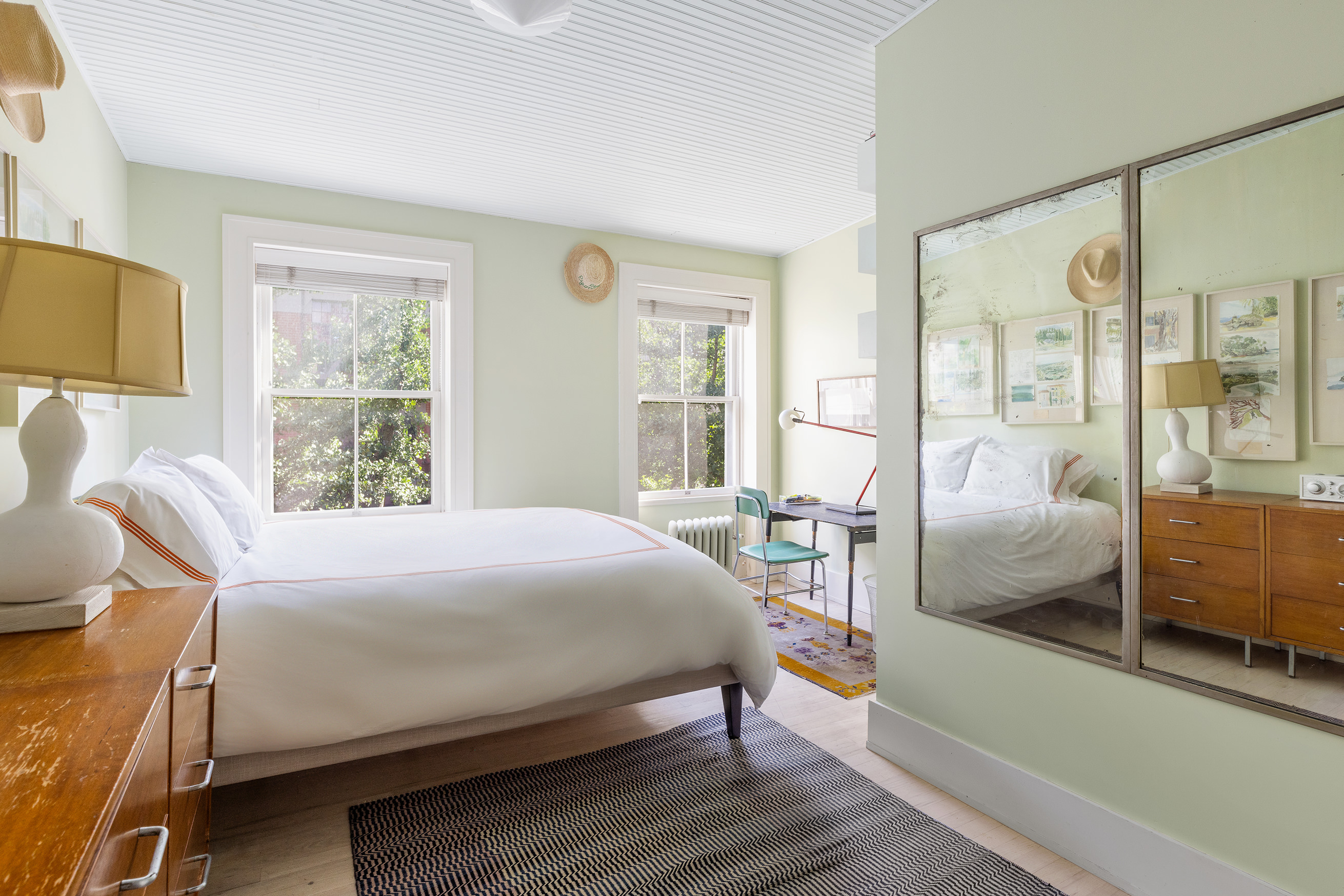 25 Perry Street Manhattan, NY 10014 - Photo 24 of 32 a bedroom with a bed and a couch