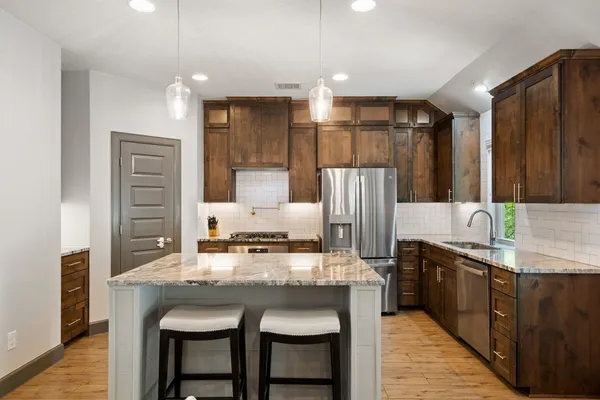 $949,500 | 1614 South College Street, Georgetown, TX 78626