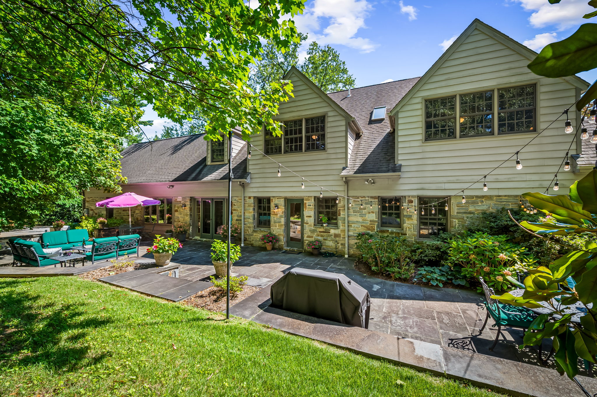 910 Army Road Towson, MD 21204 - Photo 3 of 62 a front view of a house with garden