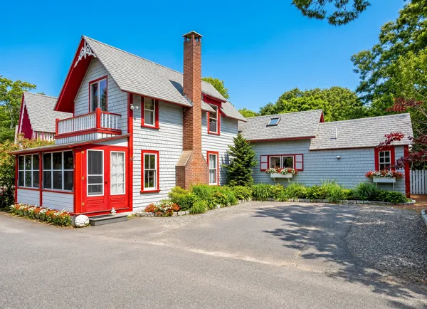 $1,075,000 | 21 Butler Avenue, Oak Bluffs, MA 02557