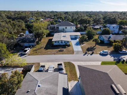 $525,000 | 2452 Whippoorwill Circle, Sarasota, FL 34231