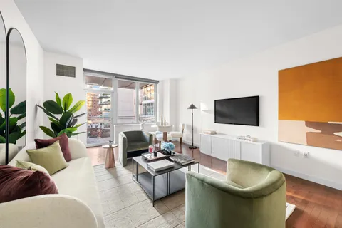 $1,350,000 | 225 East 34th Street, Unit 7B | Murray Hill