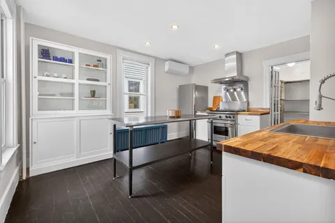 Contact Agent | 146 Poplar Street, Boston, MA 02131