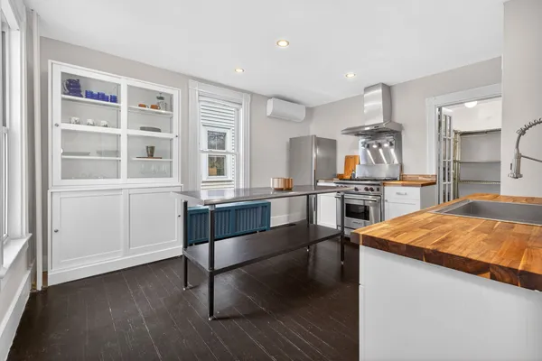 Contact Agent | 146 Poplar Street, Boston, MA 02131