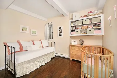 $899,000 | 425 West 24th Street, Unit 1E | Chelsea