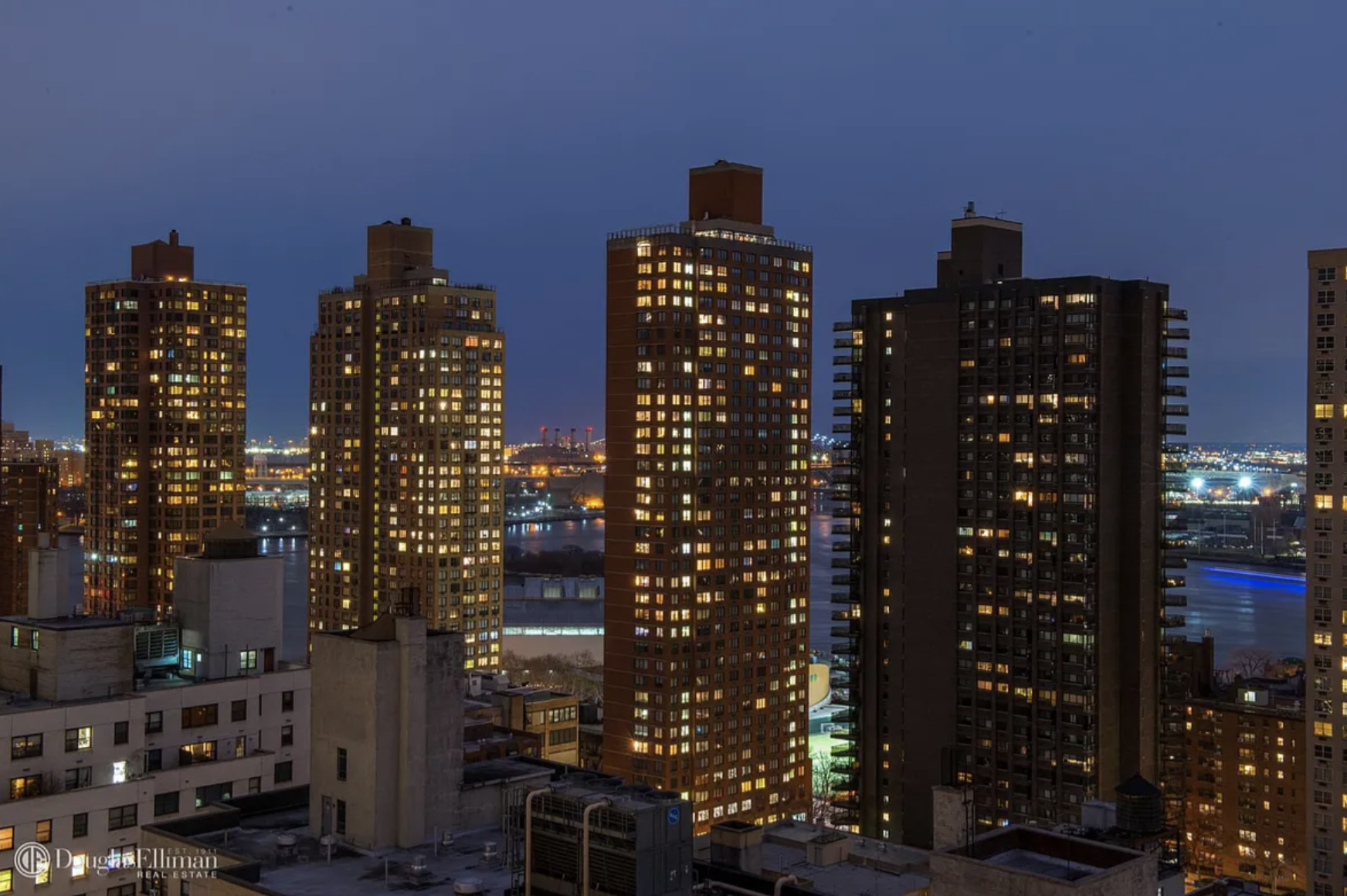 360 East 88th Street, Unit 22C Manhattan, NY 10128 - Photo 22 of 33 a view of balcony