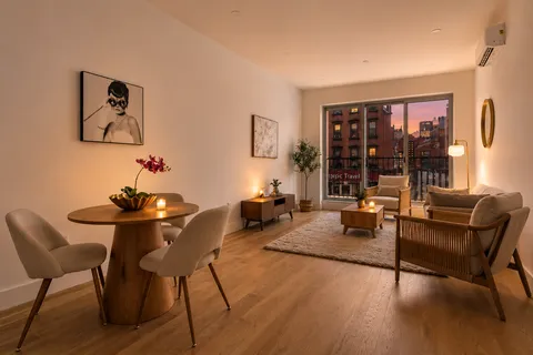 $748,000 | 106 Graham Avenue, Unit 2B | Williamsburg