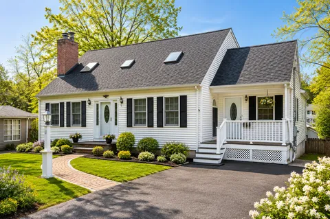 $988,000 | 11 Stonewood Lane, Braintree, MA 02184