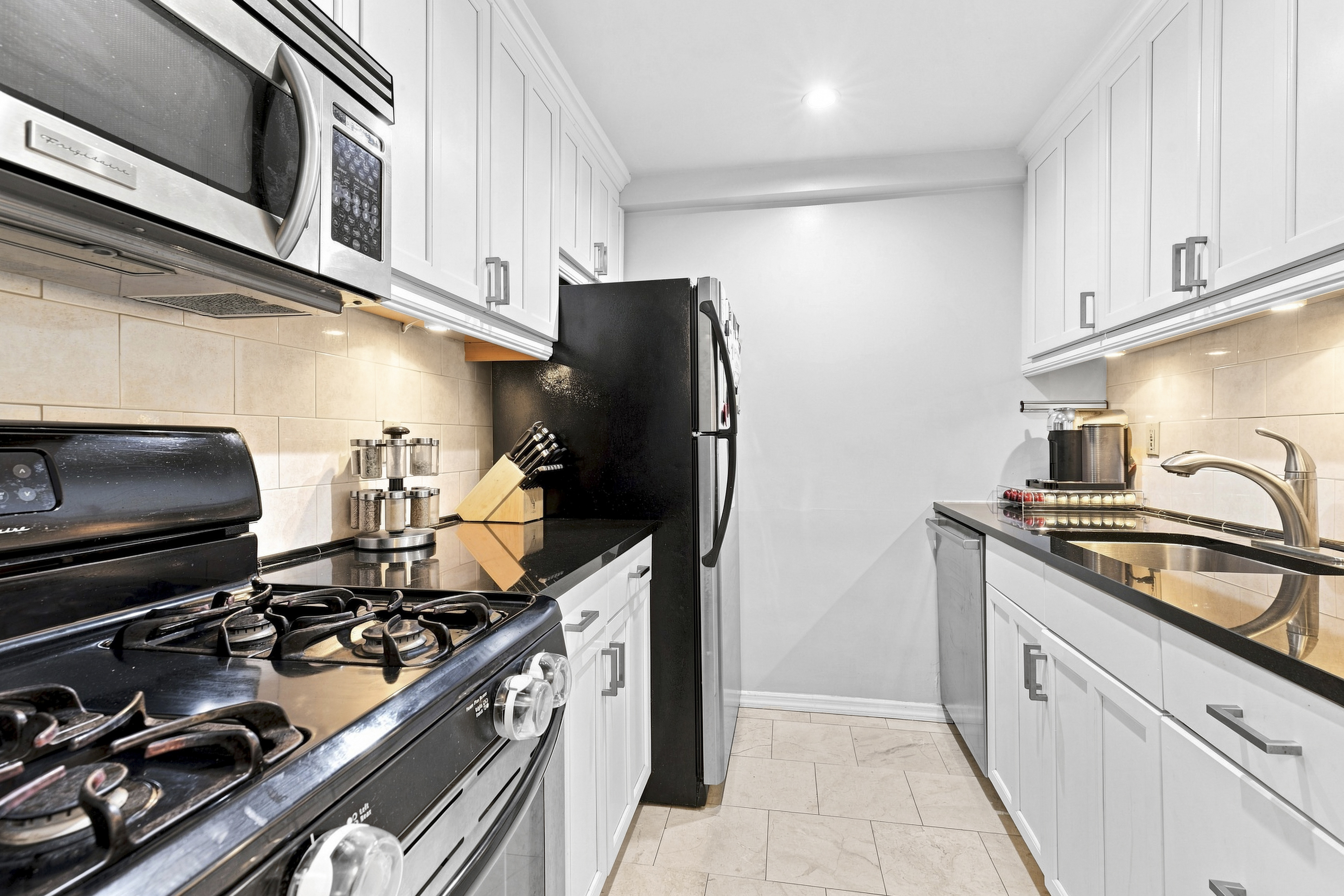 401 East 65th Street, Unit 13G Manhattan, NY 10065 - Photo 5 of 12 Gallery Image 5