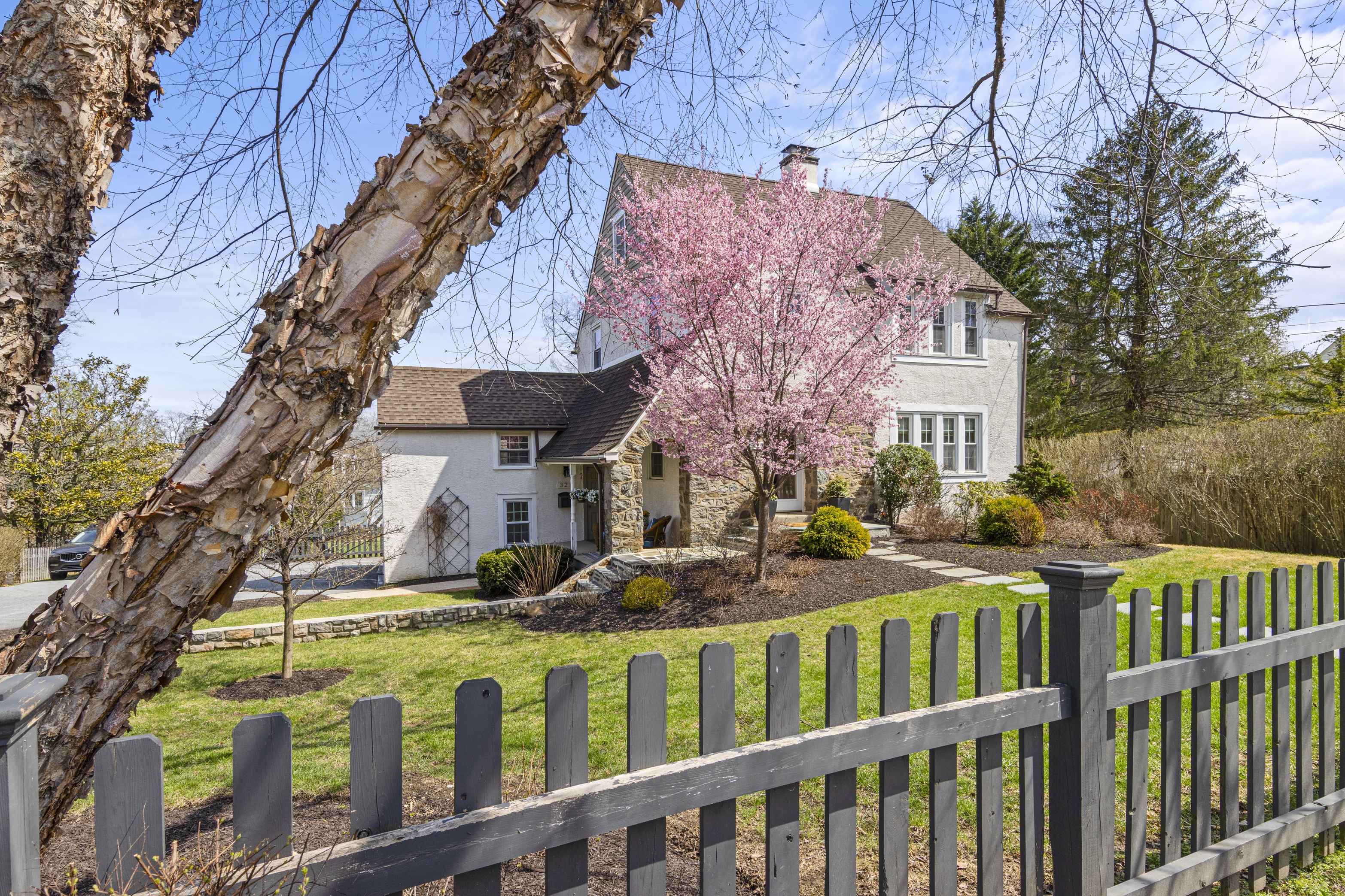 321 Conestoga Road Wayne, PA 19087 - Photo 2 of 27