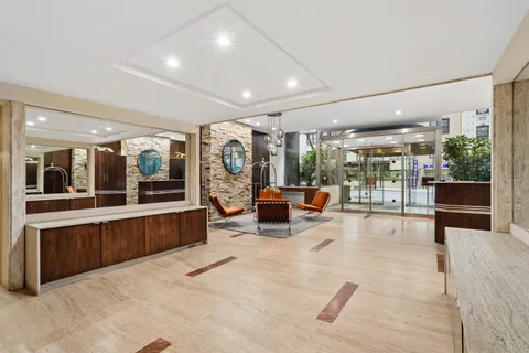 $495,000 | 330 East 49th Street, Unit 7M | Midtown East