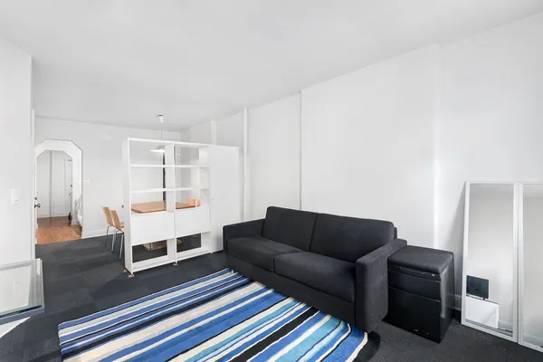 $2,750 | 522 West 50th Street, Unit C1 | Hell's Kitchen