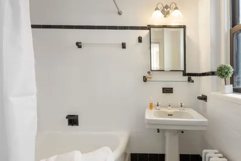 $415,000 | 205 East 78th Street, Unit 8S | Upper East Side