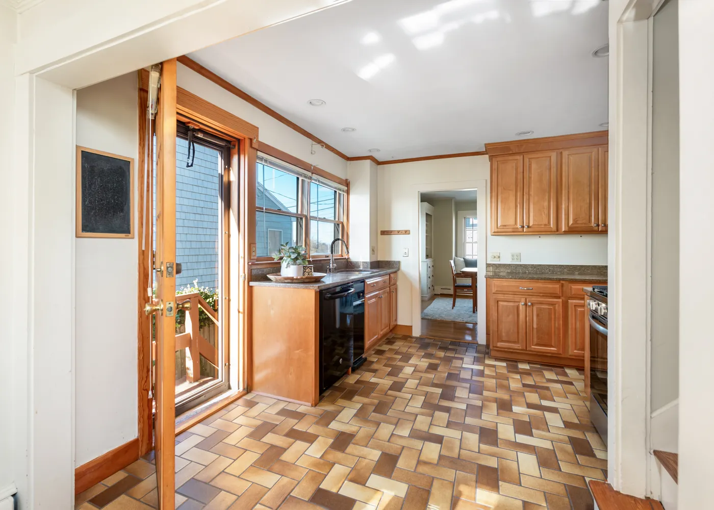 $888,000 | 3 3rd Street, Hull, MA 02045