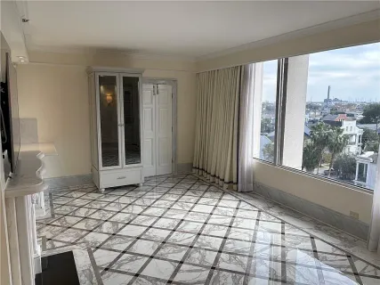 $156,000 | 2100 St Charles Avenue, Unit 7N, New Orleans, LA 70130