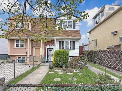 $748,000 | 4209 Nautilus Avenue | Seagate