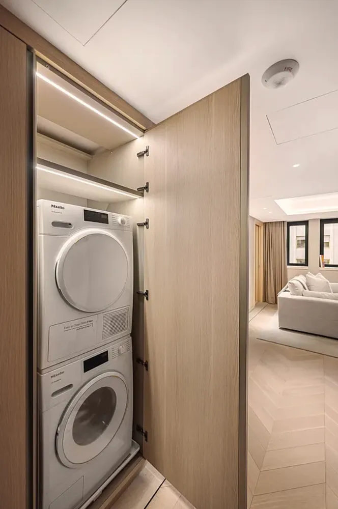 a en suite bathroom with a sink and a mirror