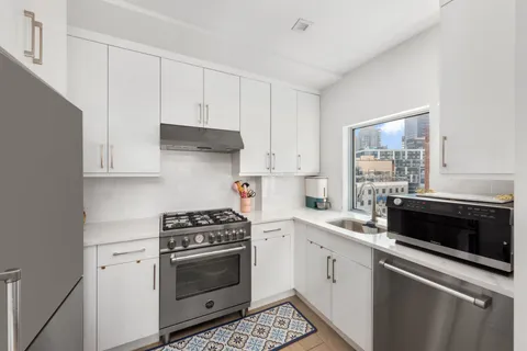 $1,590,000 | 42-44 Crescent Street, Unit PHB | Long Island City