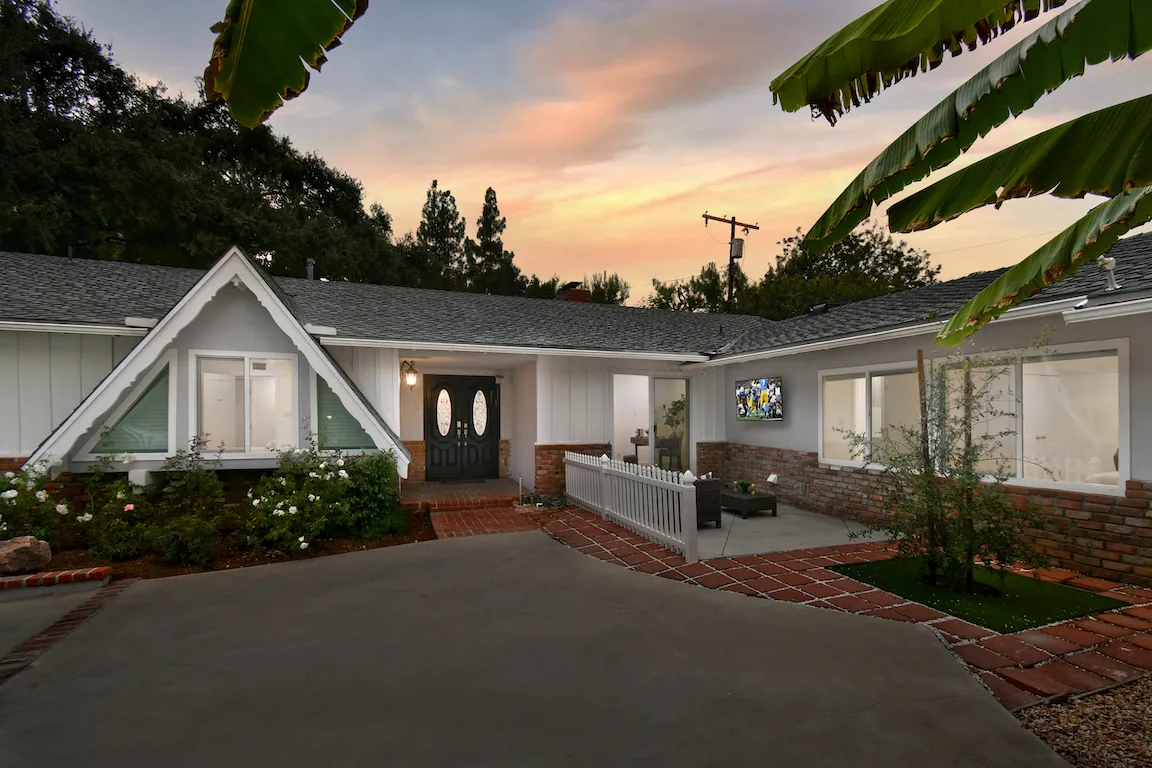 $2,599,000 | 4053 Harclare Lane, Encino, CA 91436